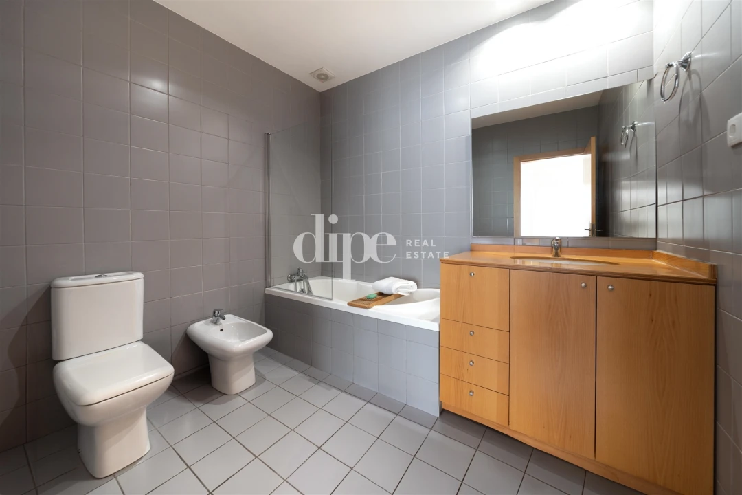 Moradia T4 para Venda em Infias Foto 14