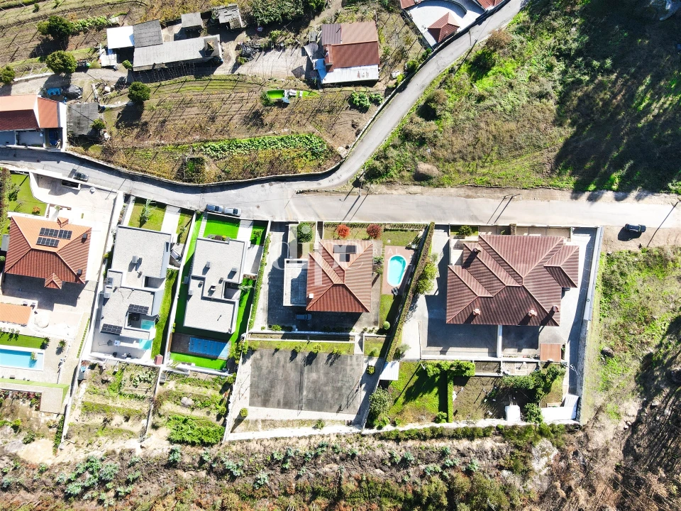 Moradia T4 para Venda em Infias Foto 26