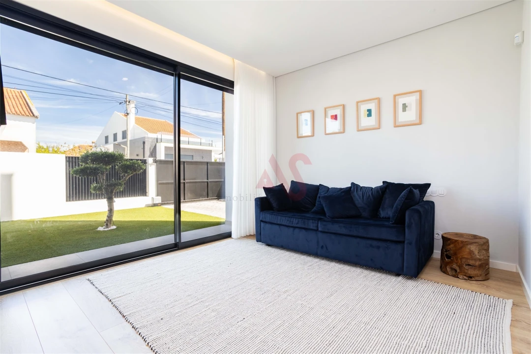 Moradia T4 para Venda em Fernao Ferro Foto 16