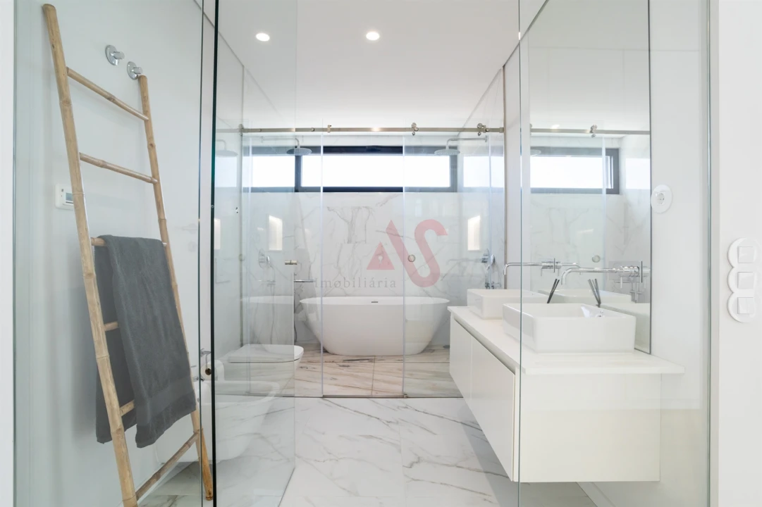 Moradia T4 para Venda em Fernao Ferro Foto 10