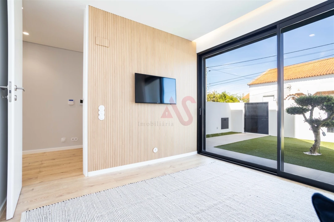 Moradia T4 para Venda em Fernao Ferro Foto 17