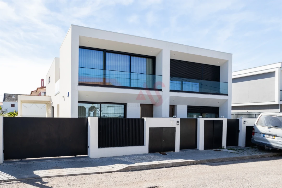 Moradia T4 para Venda em Fernao Ferro Foto 2