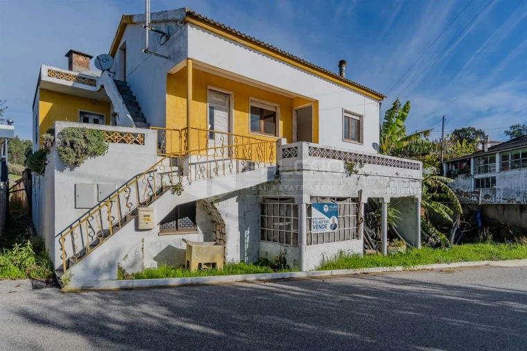 Moradia T3 para Venda em Alcobertas Foto 3