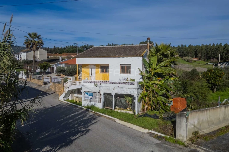 Moradia T3 para Venda em Alcobertas Foto 2