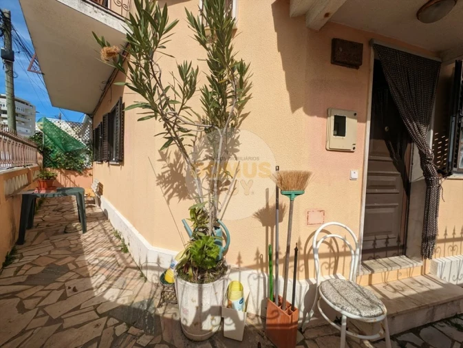 Moradia T5 para Venda em Costa da Caparica Foto 2