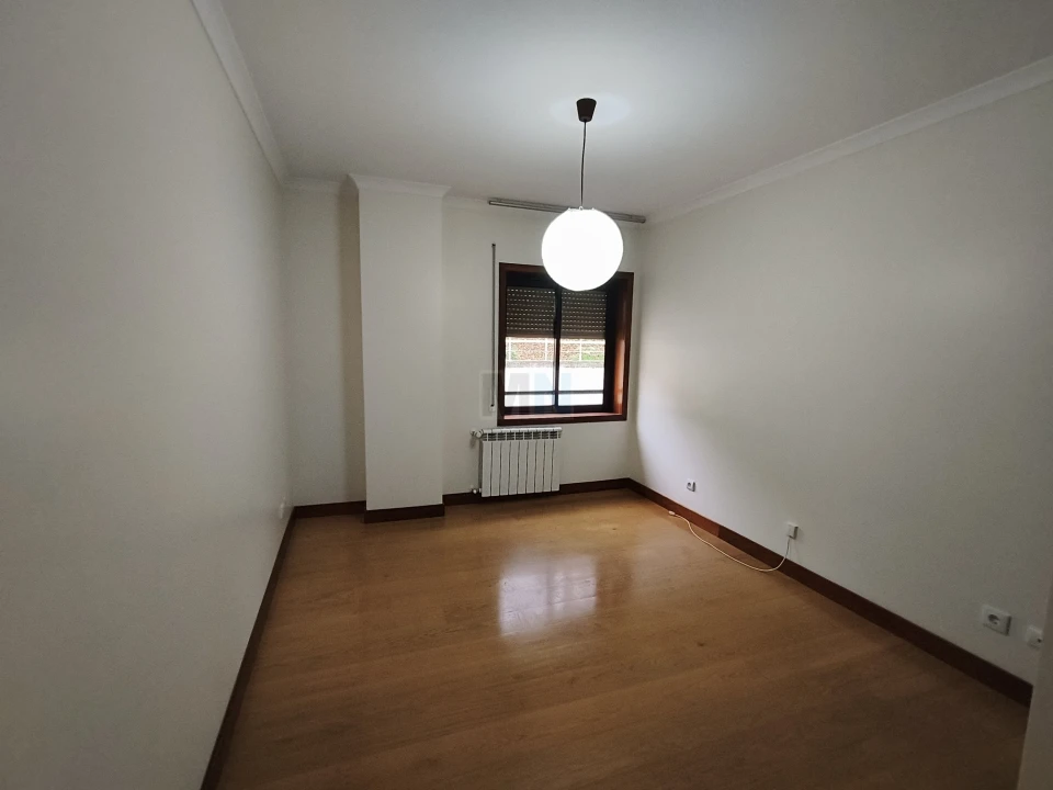 Apartamento T5 para Venda em Santo Antonio dos Olivais Foto 12