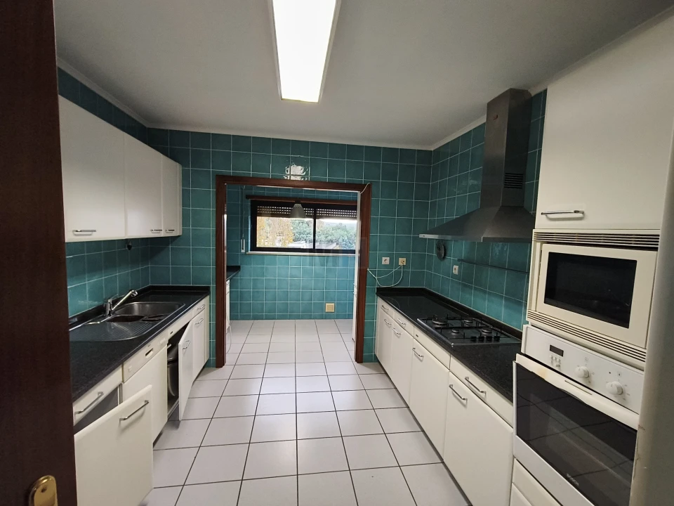 Apartamento T5 para Venda em Santo Antonio dos Olivais Foto 4