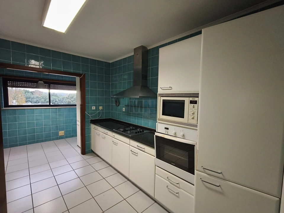 Apartamento T5 para Venda em Santo Antonio dos Olivais Foto 5