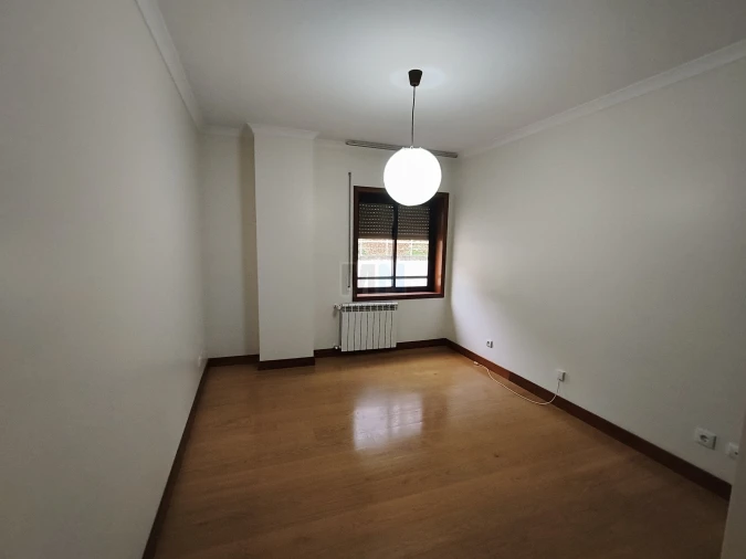 Apartamento T5 para Venda em Santo Antonio dos Olivais Foto 12