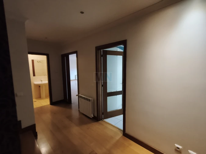 Apartamento T5 para Venda em Santo Antonio dos Olivais Foto 8