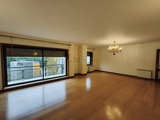 Apartamento T5 para Venda em Santo Antonio dos Olivais