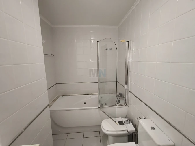 Apartamento T5 para Venda em Santo Antonio dos Olivais Foto 19