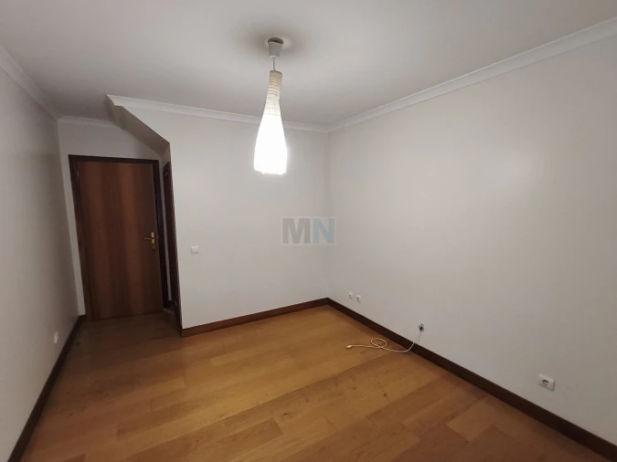 Apartamento T5 para Venda em Santo Antonio dos Olivais Foto 11