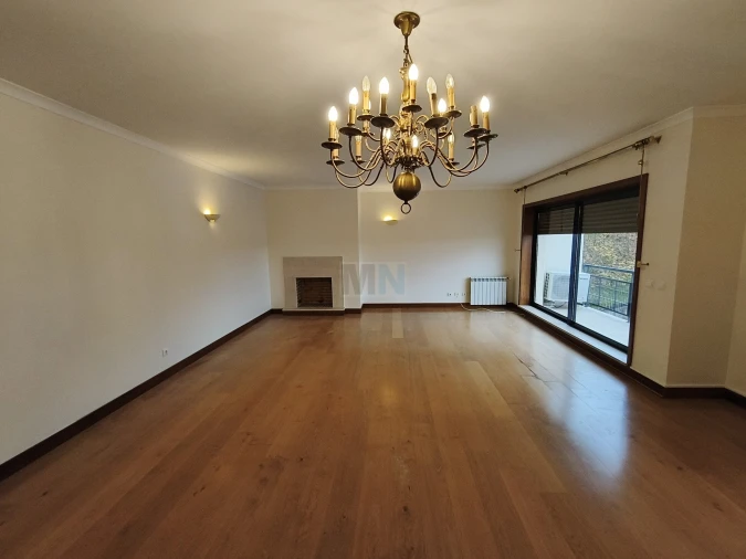 Apartamento T5 para Venda em Santo Antonio dos Olivais Foto 3