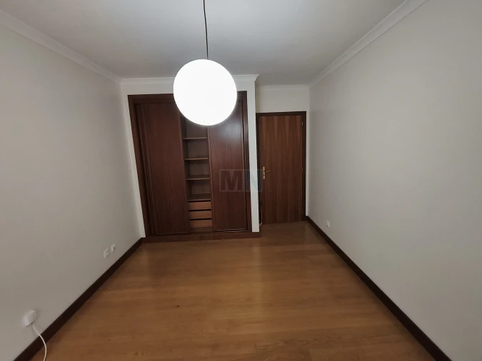 Apartamento T5 para Venda em Santo Antonio dos Olivais Foto 13