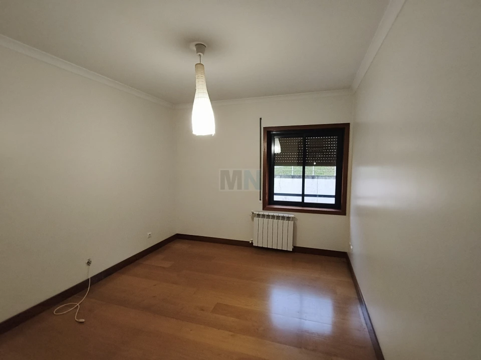 Apartamento T5 para Venda em Santo Antonio dos Olivais Foto 10