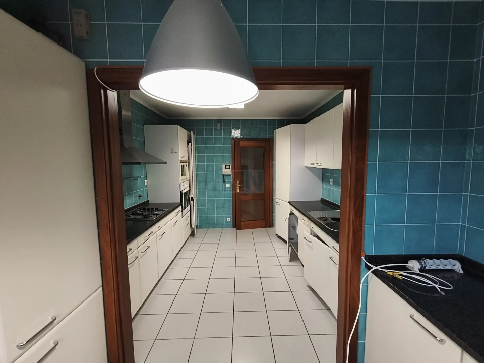 Apartamento T5 para Venda em Santo Antonio dos Olivais Foto 6