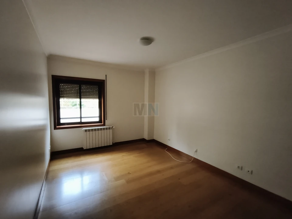 Apartamento T5 para Venda em Santo Antonio dos Olivais Foto 17