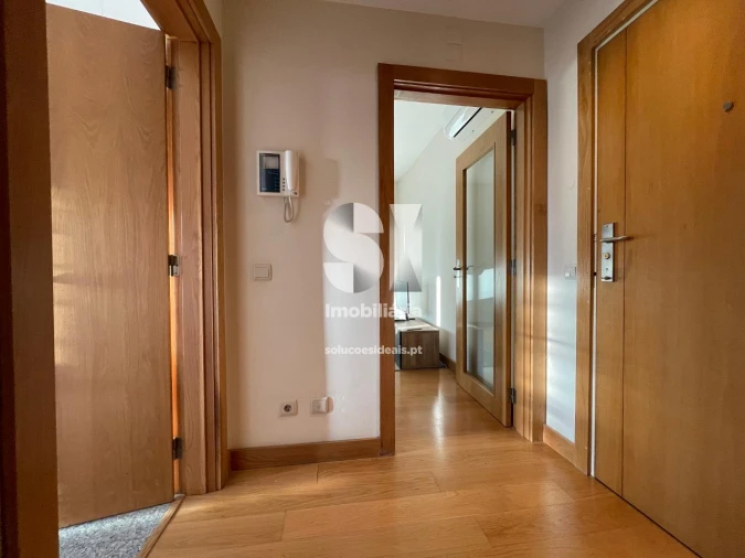 Apartamento T1 para Arrendamento em Santo Antonio dos Olivais Foto 1