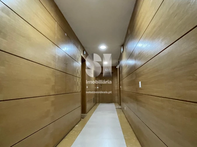 Apartamento T1 para Arrendamento em Santo Antonio dos Olivais Foto 5