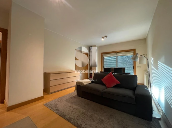 Apartamento T1 para Arrendamento em Santo Antonio dos Olivais Foto 6