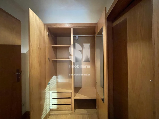 Apartamento T1 para Arrendamento em Santo Antonio dos Olivais Foto 13