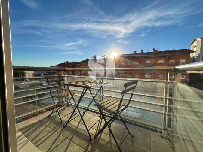 Apartamento T1 para Arrendamento em Santo Antonio dos Olivais Foto 8