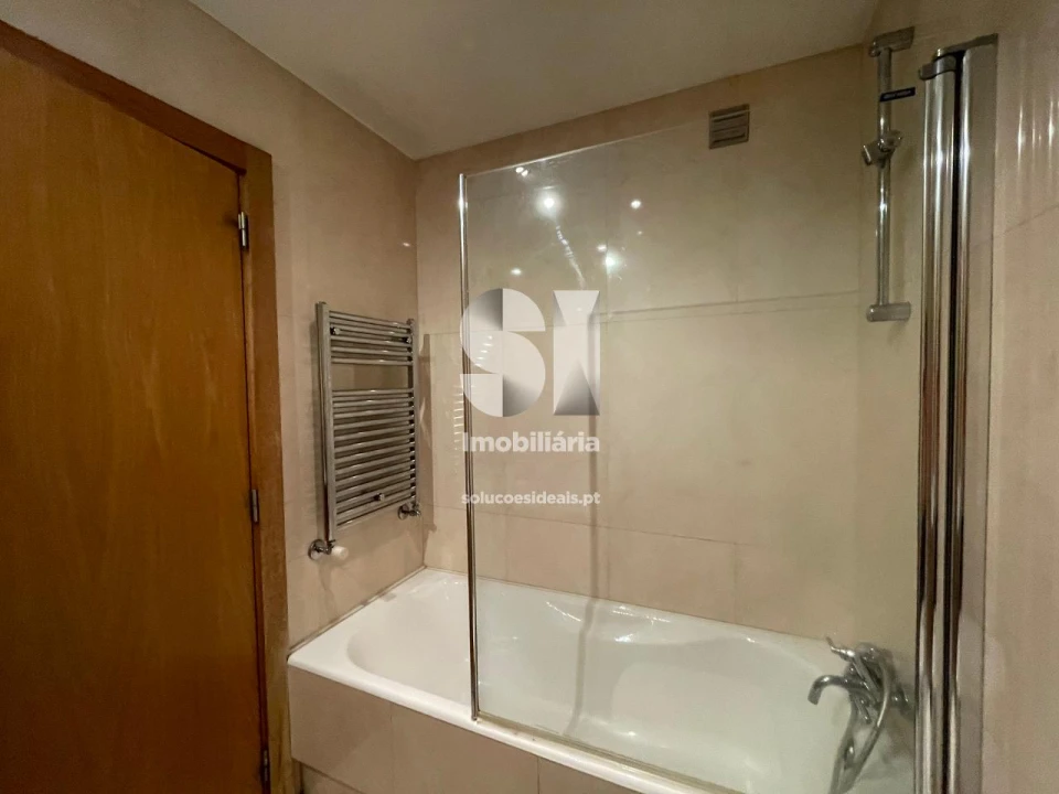 Apartamento T1 para Arrendamento em Santo Antonio dos Olivais Foto 17