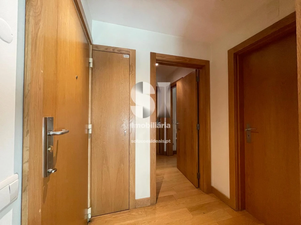 Apartamento T1 para Arrendamento em Santo Antonio dos Olivais Foto 11