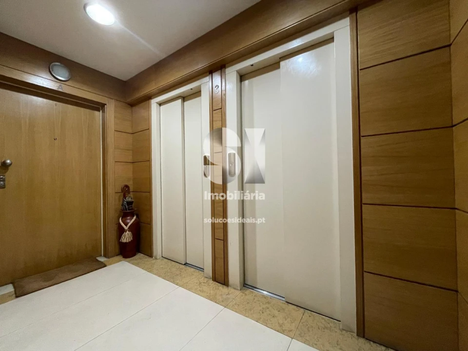 Apartamento T1 para Arrendamento em Santo Antonio dos Olivais Foto 4