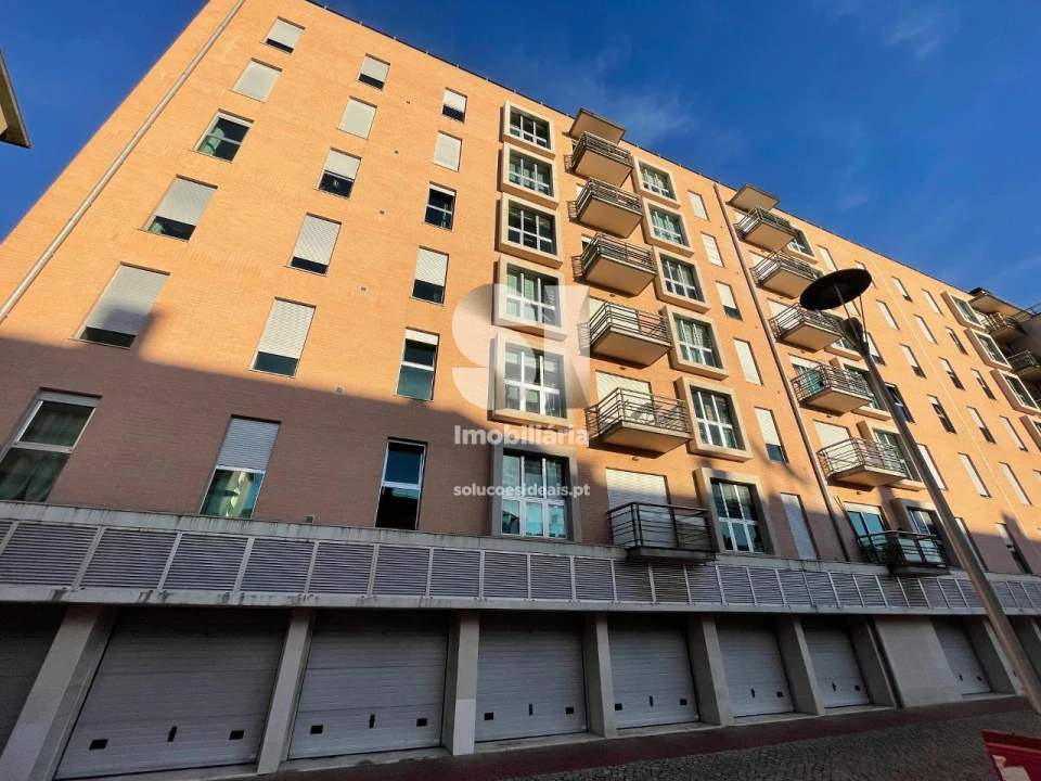 Apartamento T1 para Arrendamento em Santo Antonio dos Olivais Foto 2