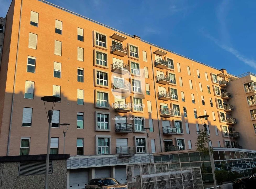 Apartamento T1 para Arrendamento em Santo Antonio dos Olivais Foto 18