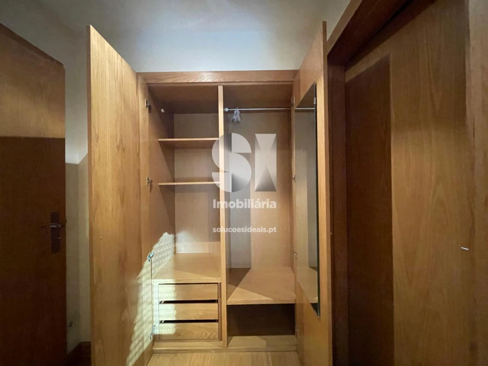 Apartamento T1 para Arrendamento em Santo Antonio dos Olivais Foto 13