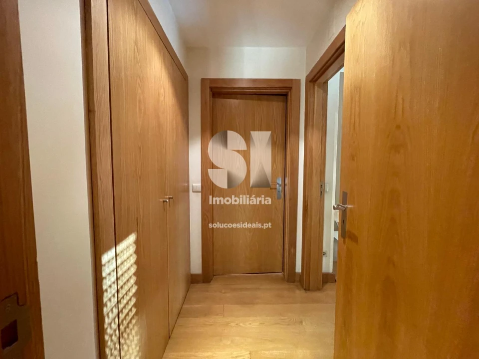 Apartamento T1 para Arrendamento em Santo Antonio dos Olivais Foto 12