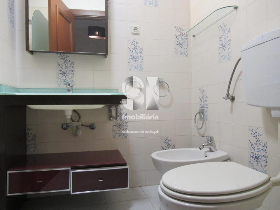 Apartamento T1 para Arrendamento em Sé Nova, Santa Cruz, Almedina e São Bartolomeu Foto 12