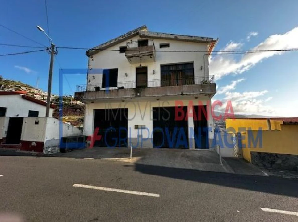 Moradia T6 para Venda em Estreito de Camara de Lobos Foto 1