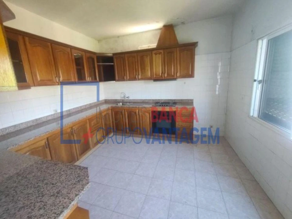 Moradia T6 para Venda em Estreito de Camara de Lobos Foto 2