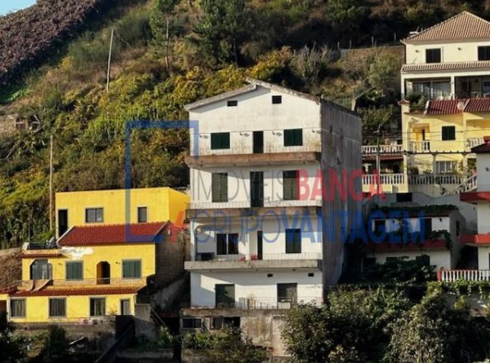 Moradia T6 para Venda em Estreito de Camara de Lobos Foto 18