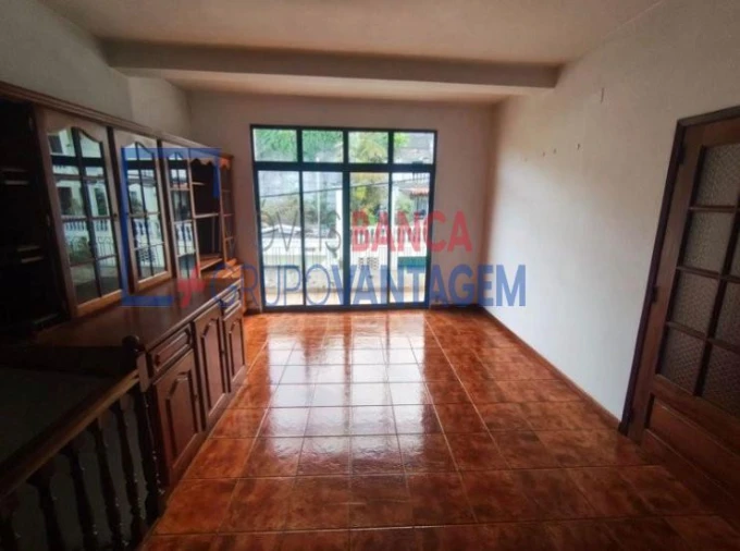 Moradia T6 para Venda em Estreito de Camara de Lobos Foto 4