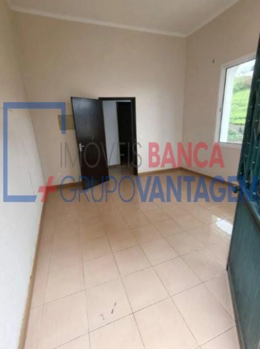 Moradia T6 para Venda em Estreito de Camara de Lobos Foto 7