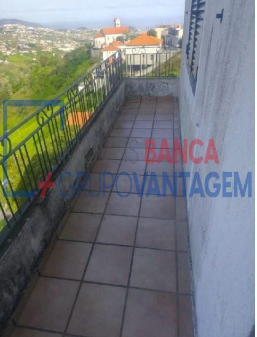 Moradia T6 para Venda em Estreito de Camara de Lobos Foto 11