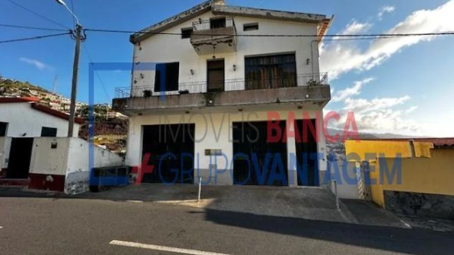 Moradia T6 para Venda em Estreito de Camara de Lobos