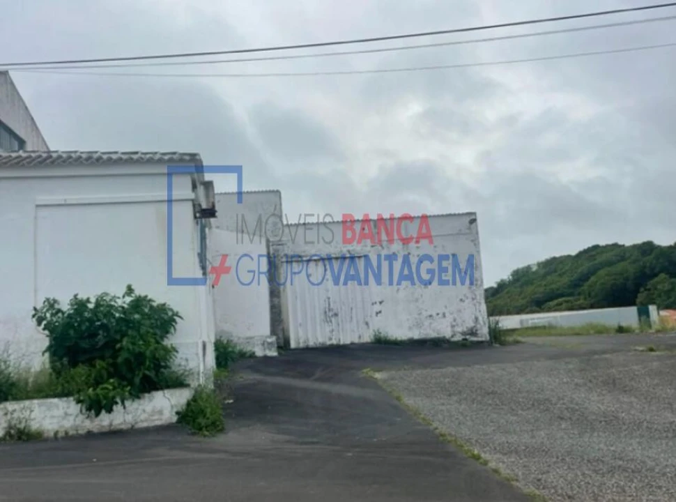 Armazém para Venda em Praia da Vitoria (Santa Cruz) Foto 3