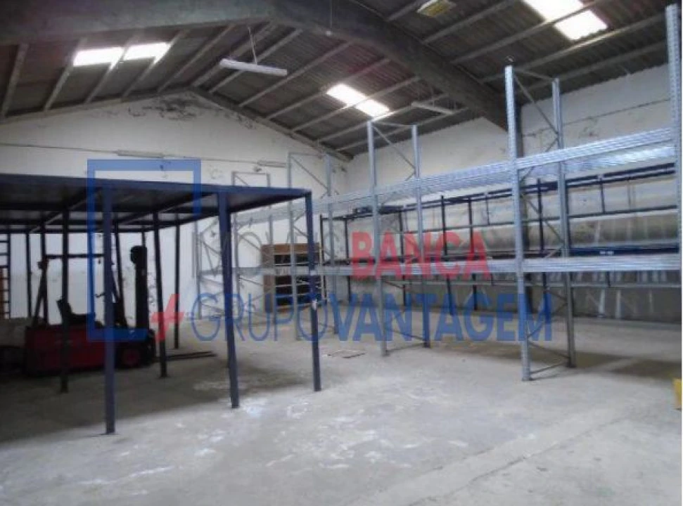 Armazém para Venda em Praia da Vitoria (Santa Cruz) Foto 14