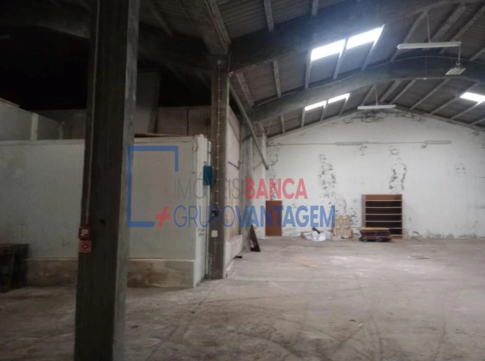 Armazém para Venda em Praia da Vitoria (Santa Cruz) Foto 15