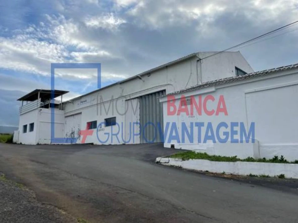 Armazém para Venda em Praia da Vitoria (Santa Cruz) Foto 17