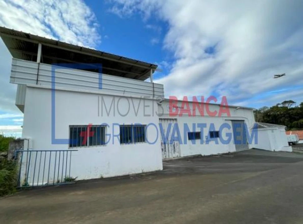 Armazém para Venda em Praia da Vitoria (Santa Cruz) Foto 18