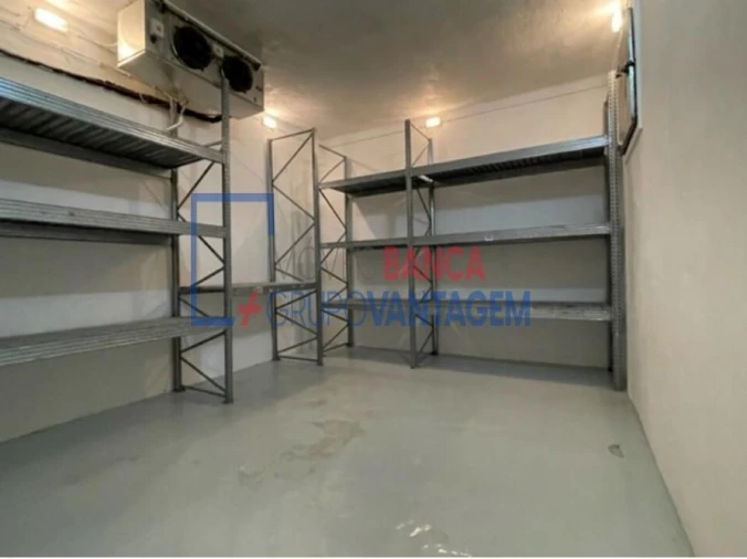 Armazém para Venda em Praia da Vitoria (Santa Cruz) Foto 7