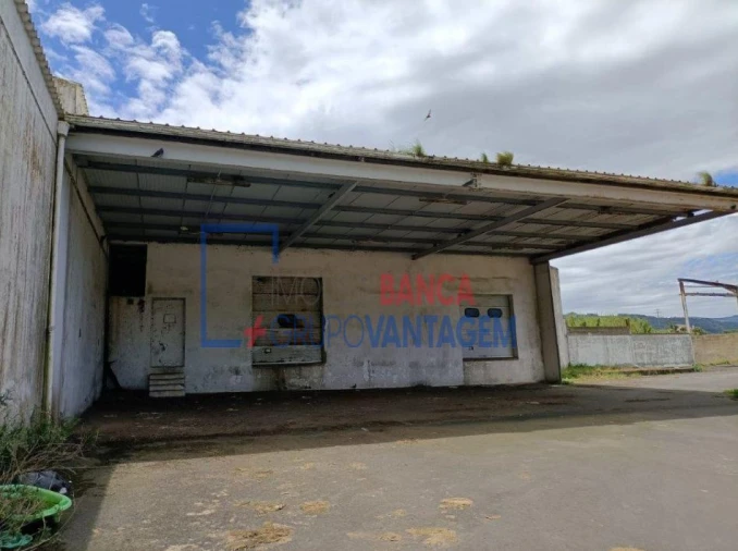 Armazém para Venda em Praia da Vitoria (Santa Cruz) Foto 19