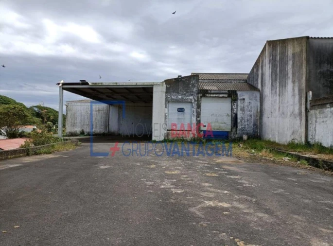 Armazém para Venda em Praia da Vitoria (Santa Cruz) Foto 20